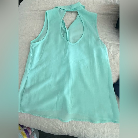 Charlotte Russe Light Green Sleeveless Blouse - Picture 3 of 3